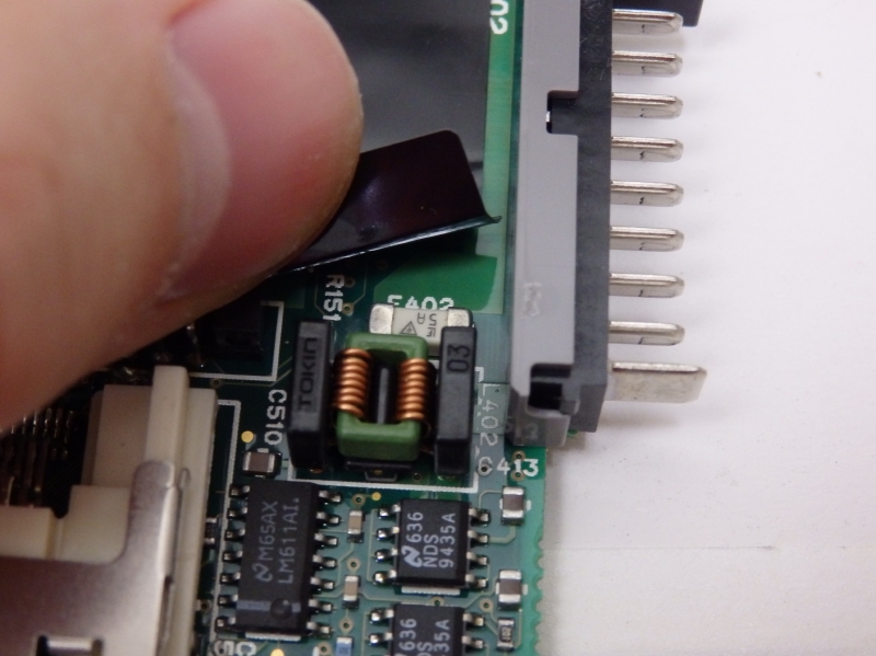 基板のあちらこちらにヒューズが見え、東芝の設計思想が伺える