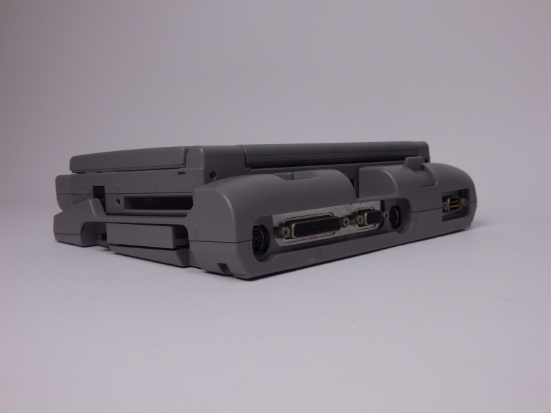 かなりかさばり、厚いB5ノートサイズになる