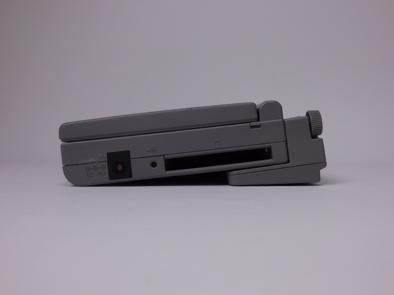 ちょっとチルトが付き、キーボードも打ちやすくなる