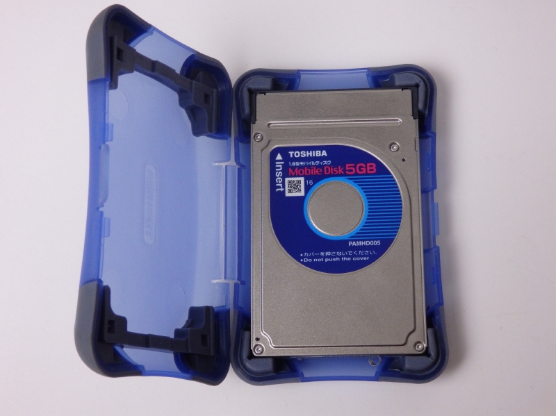 HDDなので当然ケースも耐衝撃となっている