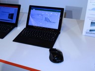 Quatabタブレット au初となるオリジナルタブレット「Qua tab (キュア タブ)」の
