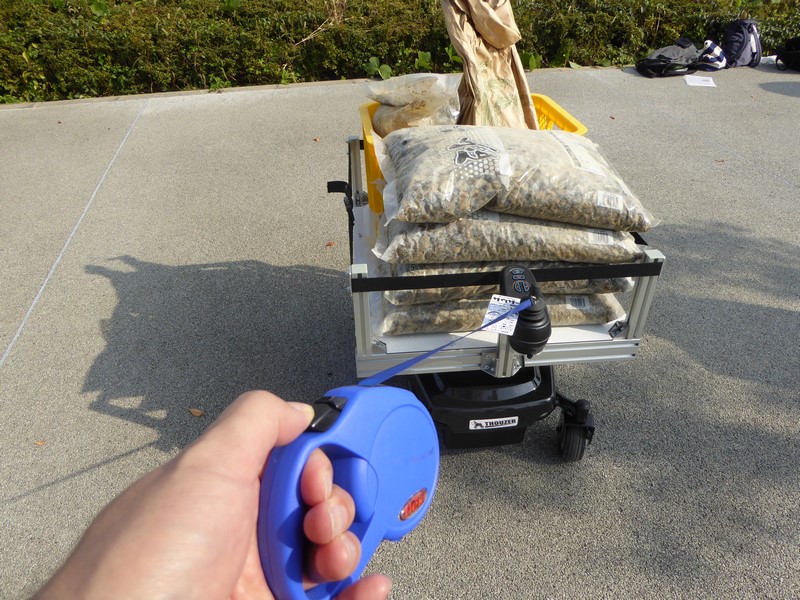 テザーを引っ張って操作する。あくまで操作であって引っ張るわけではない