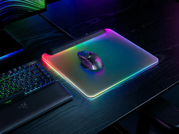 Razer LEDゲーミングマウスパッド Razer、LED搭載の1,680万色で