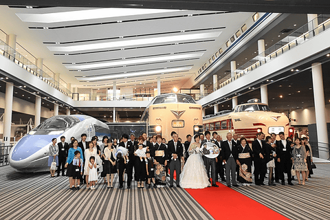 京都鉄道博物館で500系新幹線などに囲まれた結婚式挙行 新婦の願いを叶えられてよかった トラベル Watch Watch
