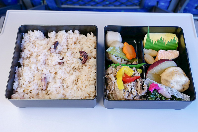 たこめし、おかずともボリューム満点