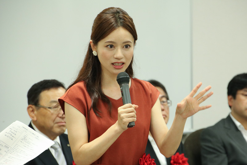 鉄道好きとして知られる、タレントの斉藤雪乃さん