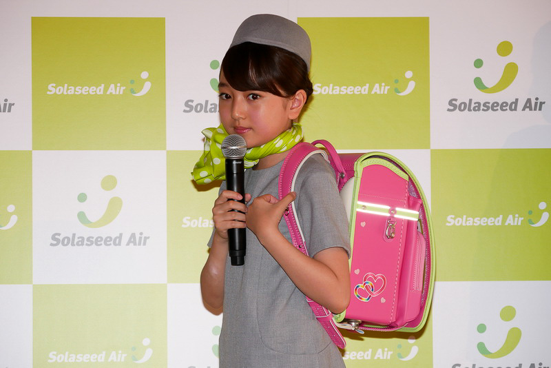 花音ちゃんは「ピーチとピスタチオグリーンの色を使ったランドセルは見たことがないので、素敵だなと思います」と絶賛