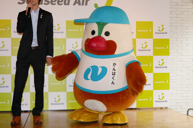 長崎県のご当地キャラ「がんばくん」。今年の夏は、自然、歴史、文化と見所盛りだくさんの、五島、壱岐対馬などの離島や、高原にあって涼しく避暑地としても親しまれている雲仙温泉がお勧めとアピール
