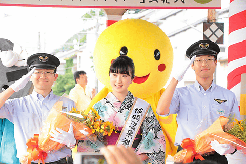 運行開始した城崎温泉～久美浜を結ぶ「くみはまライナー」の初便に乗っ