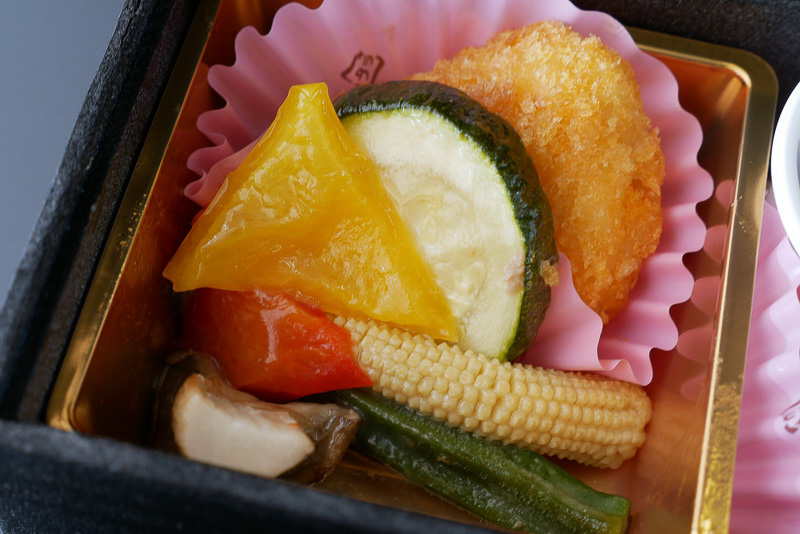 こちらは、「夏野菜のバターソース焼」。ズッキーニやパプリカなど、懐石料理とは縁遠そうな夏野菜が使われているが、ほんのりバター風味で野菜の味が引き立てられている
