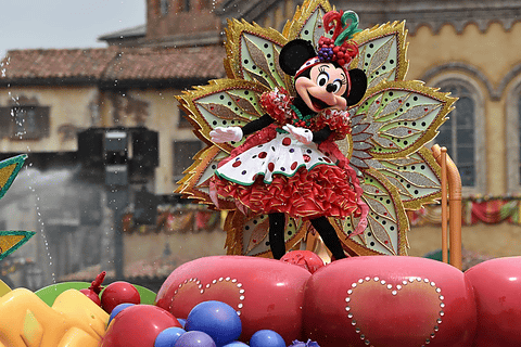 東京ディズニーシーが夏のスペシャルイベント ディズニー サマーフェスティバル 開催 7月9日 8月31日 開園15周年で盛り上がるパークは ずぶ濡れ でヒートアップ トラベル Watch