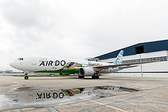 AIR DO、特別塗装機「ベア・ドゥ北海道JET」が完成しドックアウト 7月