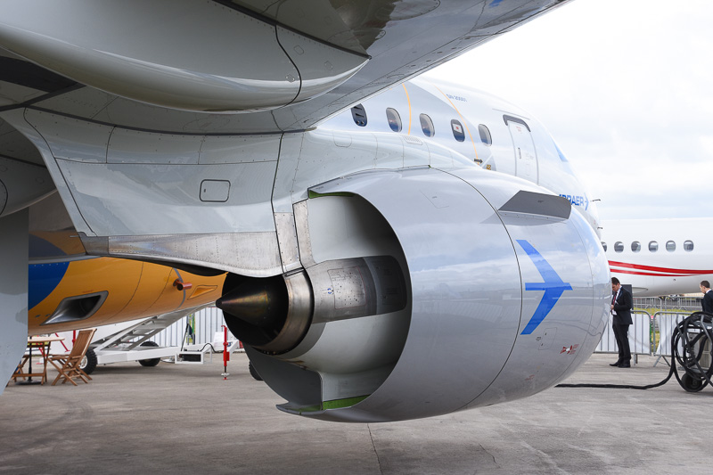 エンジンを後方から見た様子