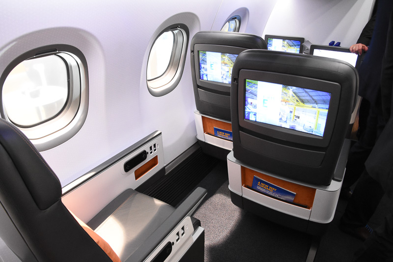 モックアップではビジネスクラスを想定したシートも取り付けられている