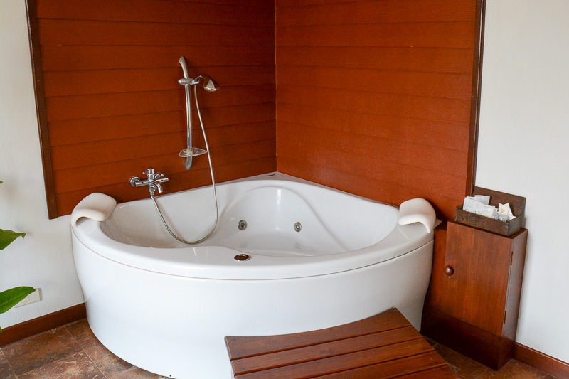 アナンダスイート。ベッドルームが2つあるほか、ダイニングや簡易キッチンを備える