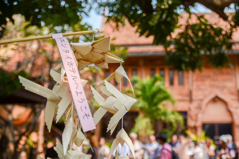 タイ北部の伝統工芸品である木の皮を使った金魚