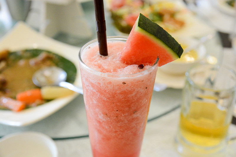 この日の昼食は、同ホテルのレストランで宮廷料理の流れを汲むタイ料理をいただいた