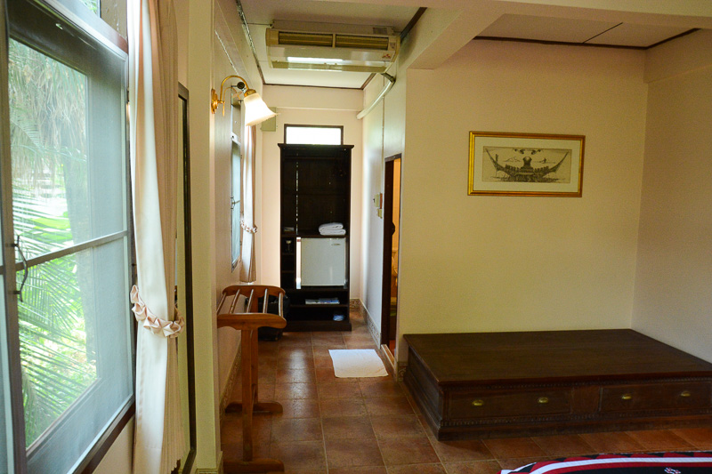 こちらはエアコン付きのスーペリアルーム。レイアウトは同じ