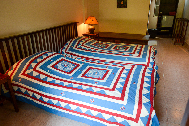 こちらはエアコン付きのスーペリアルーム。レイアウトは同じ