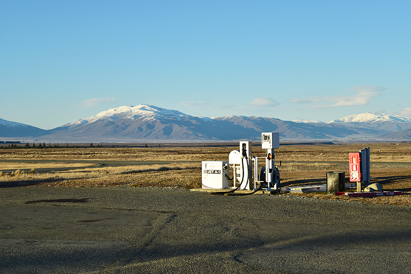 どこまでが飛行場なのか分からない広大な平原