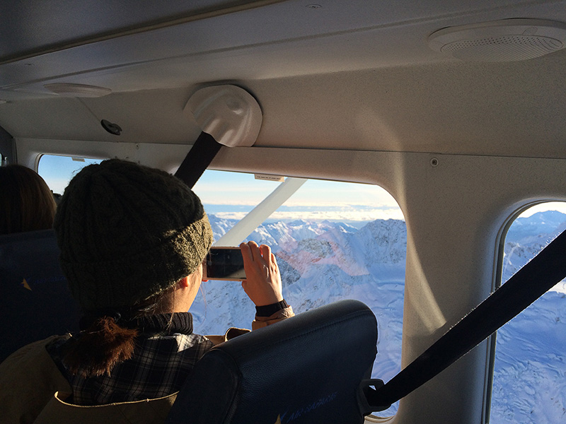 シャッター音が止まらない飛行機の中。乗客全員が大興奮