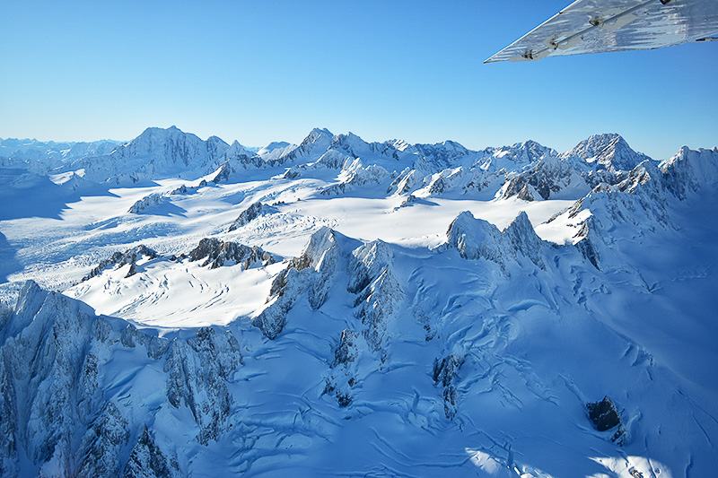 世界で最初にエベレスト登頂をしたのは2008年に亡くなったニュージーランド人のエドモンド・ヒラリーさん