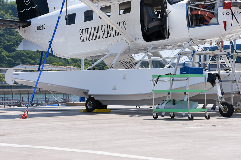 フロートは左右に1個ずつ装着