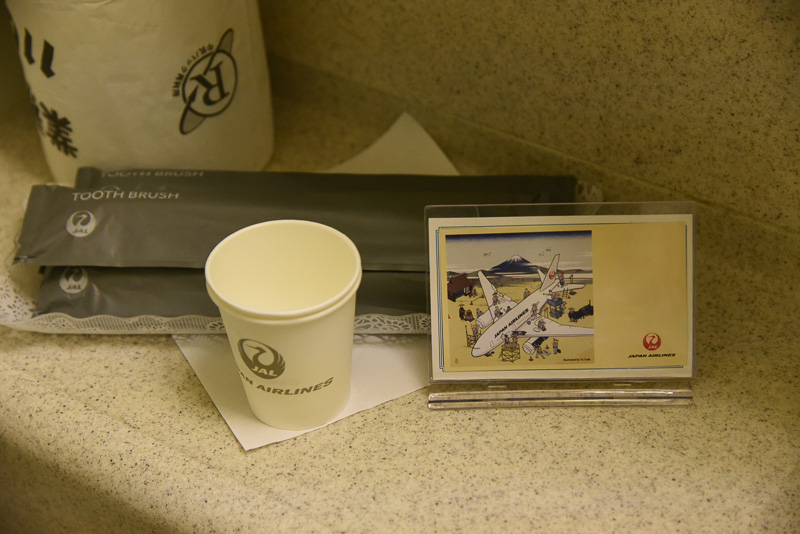 ラバトリーで見かけた小物。こういう気配りが妙にほっとする