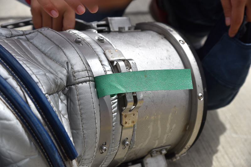 実際に風圧と冷たさを体験。噴出口に水滴がまわりにできるほどの冷たさ