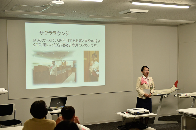 サクララウンジの役割や入室条件の説明を担当した森岡紗代さん