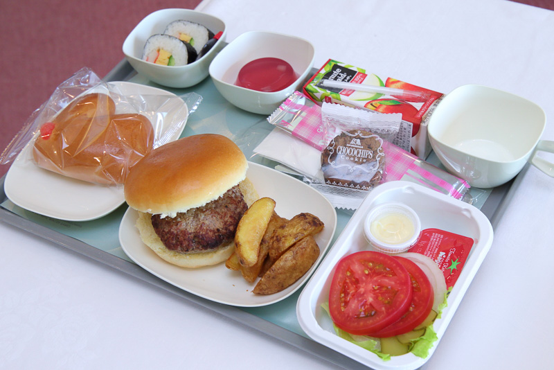 キッズメニュー（チャイルドミール）はハンバーガー、スパゲッティ、ピザ。ホットドッグから選ぶことができる