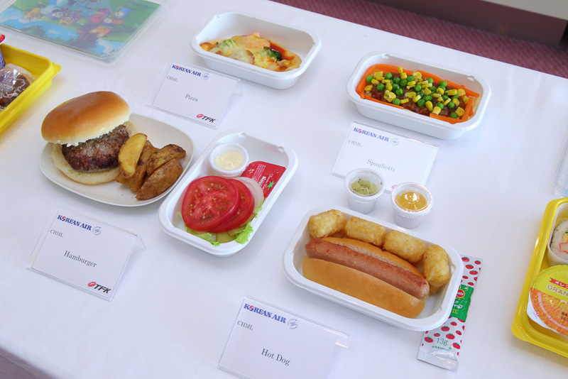 キッズメニュー（チャイルドミール）はハンバーガー、スパゲッティ、ピザ。ホットドッグから選ぶことができる