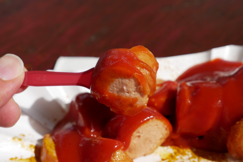 酸味のきいたケチャップが強くカレーは弱め。当日はソーセージがぬるかったのが残念