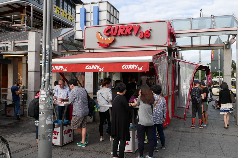 ベルリン動物園駅のすぐそばにある「CURRY 36」