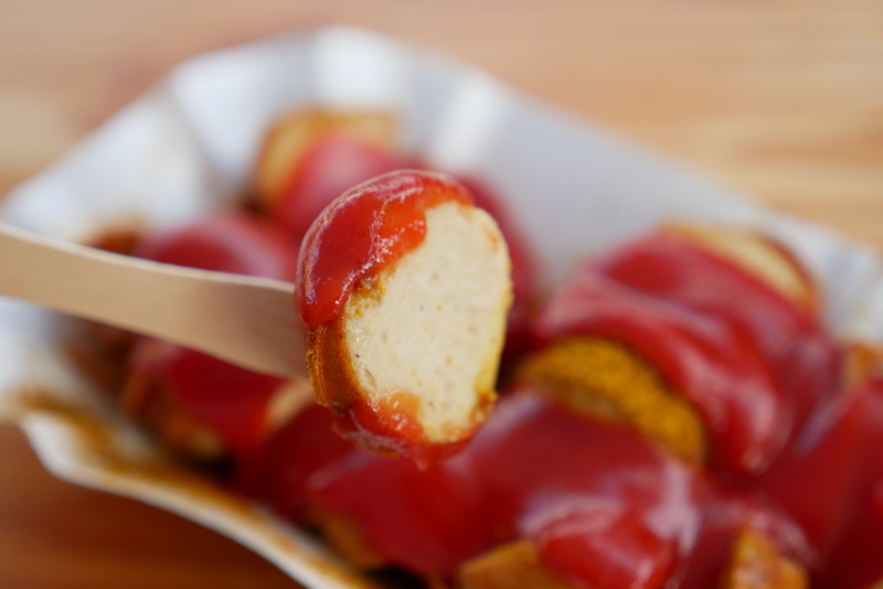 トマトの風味がしっかりとしたケチャップと風味豊かなカレー、コク深くしっかりとした味わいのソーセージで、飛び抜けた美味しさ