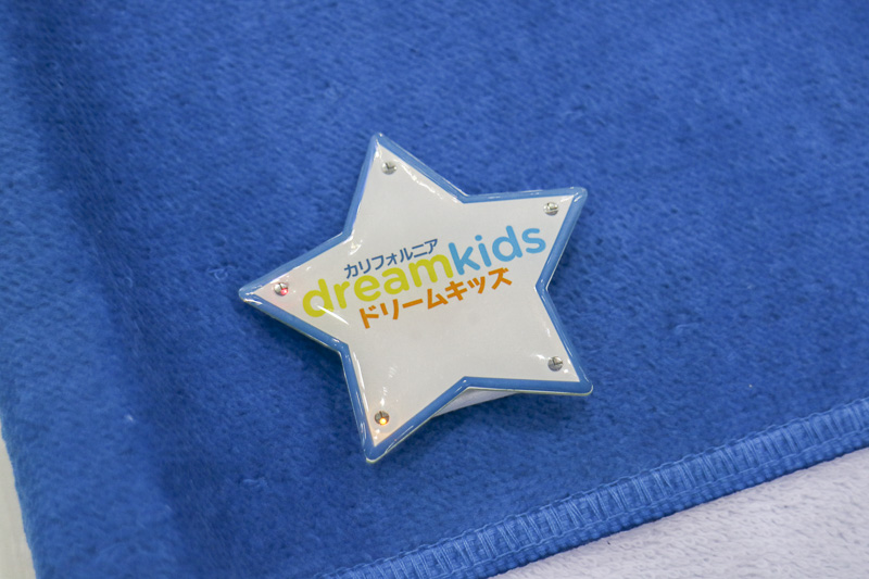 バッグがホールに入った回数に応じてピンバッジやタオルなどをプレゼント