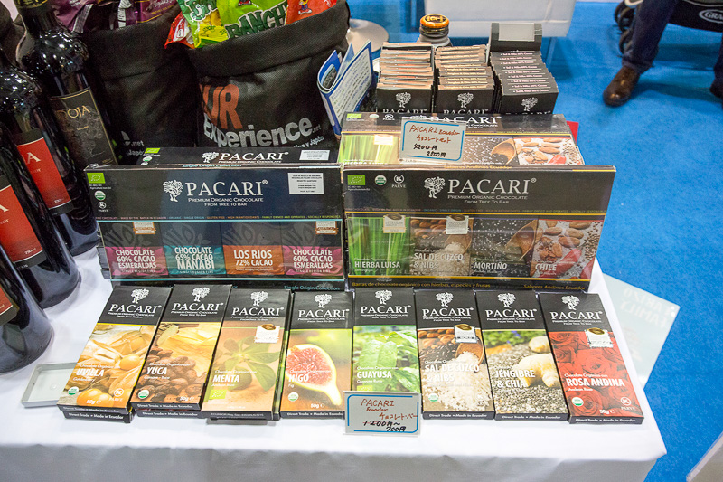 エクアドルへのツアーで人気なのはガラパゴス諸島とのことだが、アンデス山脈やアマゾンの源流など見どころが多い。また、カカオの産地でもあるのでチョコレートの種類が多く日本でも発売されている。コーヒーも人気だという