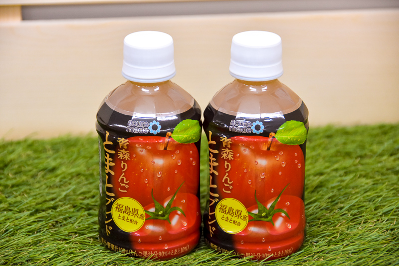 人気の「青森りんご」シリーズにJRとまとランドいわきファームの生果用トマトをブレンドした温冷共用「青森りんご とまとブレンド」（160円）