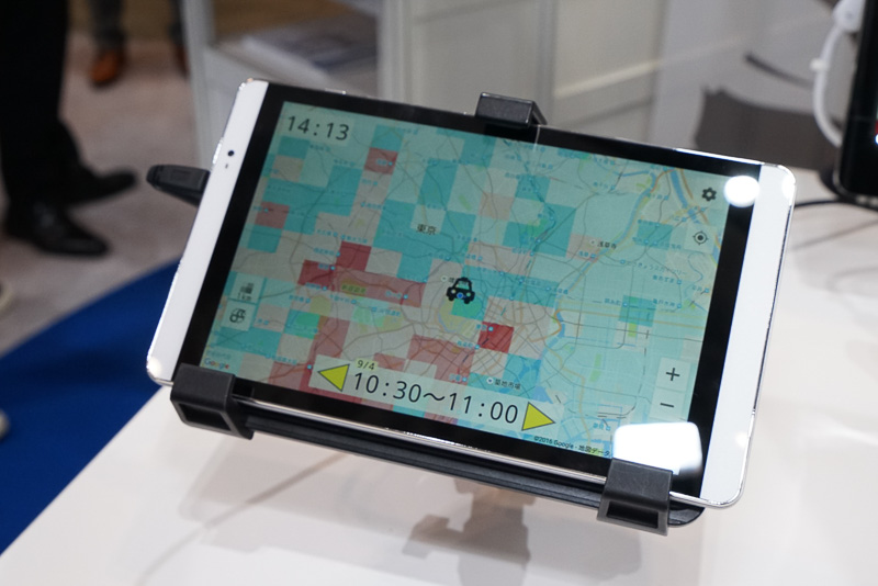 実際に予測を表示している様子。この画面が各タクシーに表示される。赤い部分が30分後に高重要が予測される