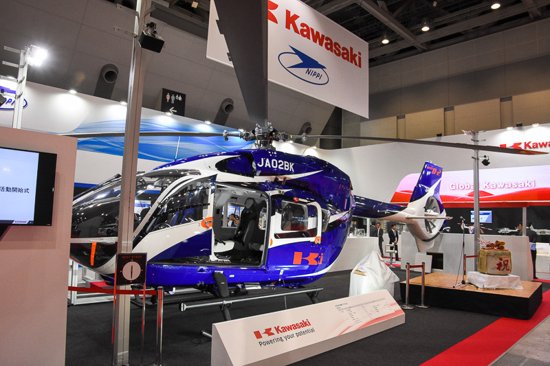 会場内には実物大のヘリコプター展示も多く、その大きさはひときわ目を引く