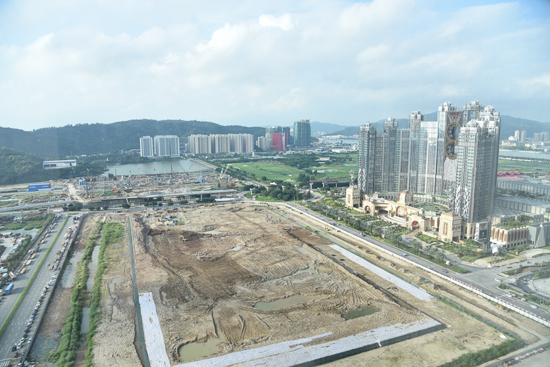 昼間は開発地区が目の前に広がる