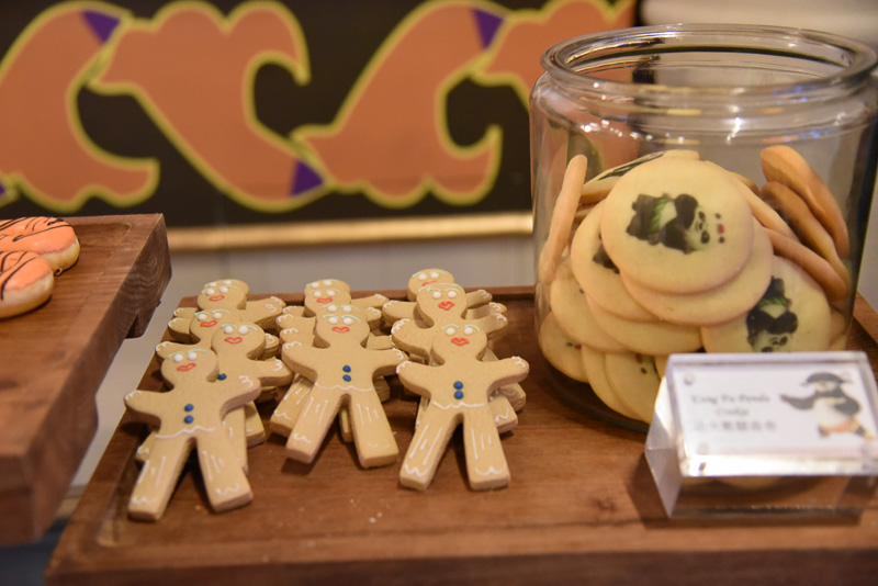 キャラクターをイメージしたメニューも盛りだくさん。ジンジャーブレッドマンはまさにそのまま