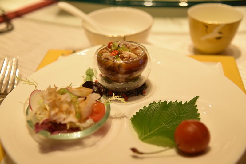 コリッとした食感のツブ貝にワサビドレッシングが利いている前菜に、口に入れた途端にとろけるサンザミゼリーなど