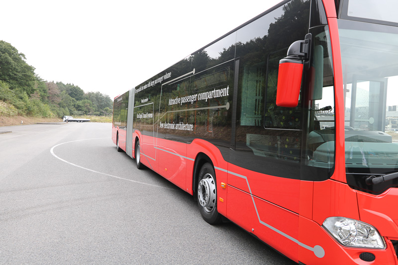 右側に乗降ドアは一切なし