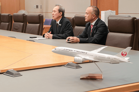 日本郵便、ANAとJALの機体をデザインした切手「TIAT ANA」と「TIAT