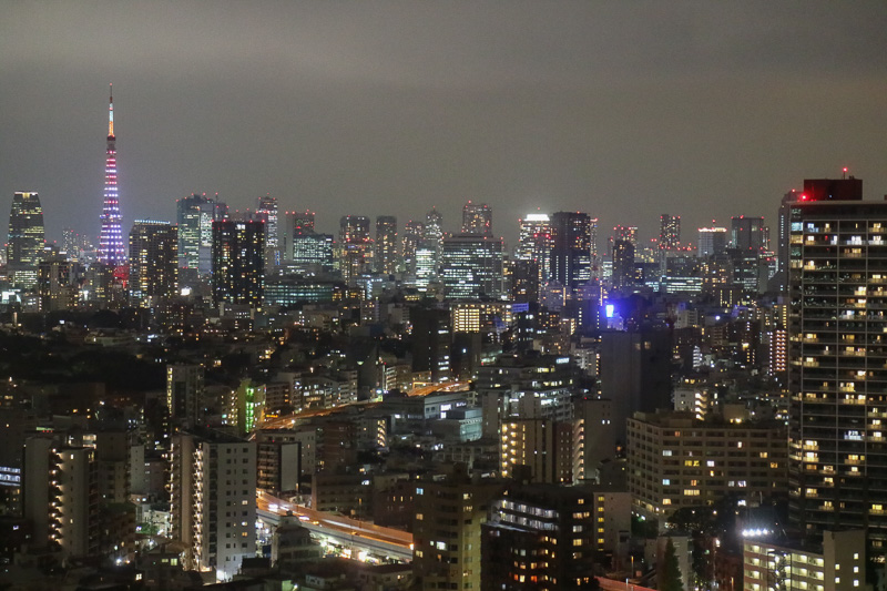 フレンチレストラン「ビクターズ」の大きくとられた窓からは、東京タワーや六本木ヒルズ、さらにレインボーブリッジなどが見える