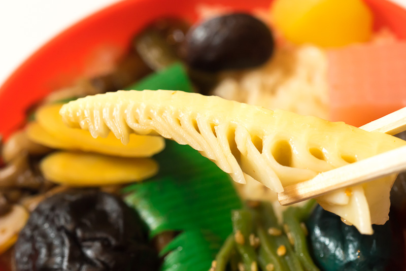 「穂先竹の子煮」もサイズ大きめ