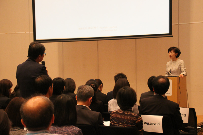 講演後の質疑応答でも現場での実践方法に関するものが多かった