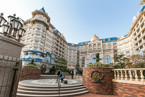 東京ディズニーリゾート レストランとリゾートラインの16年 クリスマスのスペシャルイベント スペシャルメニューが用意されるレストラン サンタのつり革もあるディズニーリゾートライン トラベル Watch