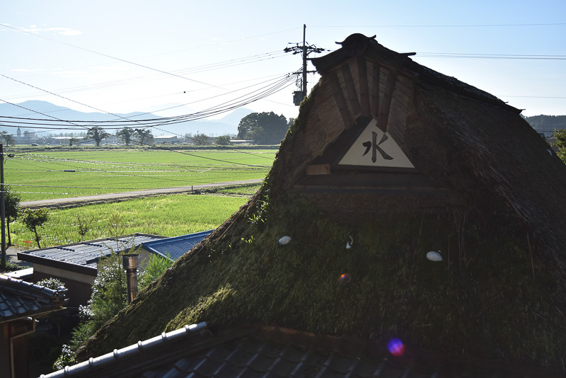 部屋からはこんな里山の風景が